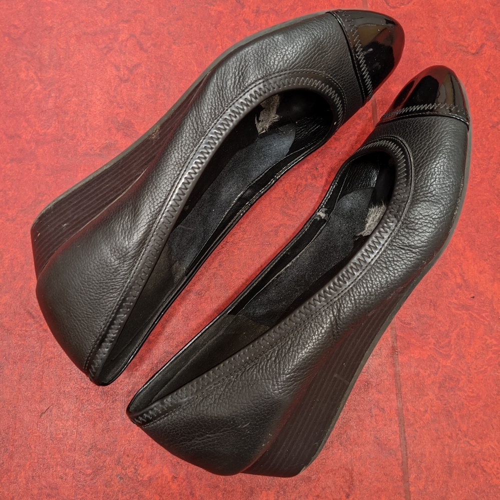 Cole Haan black leather pumps